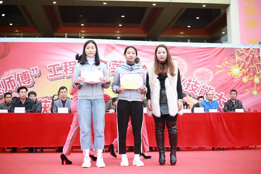 厉害，我校师生12人参加“粤菜师傅”茂名菜烹饪职业技能大赛，12人获奖，把书记、市长都吸引来了！(图17)