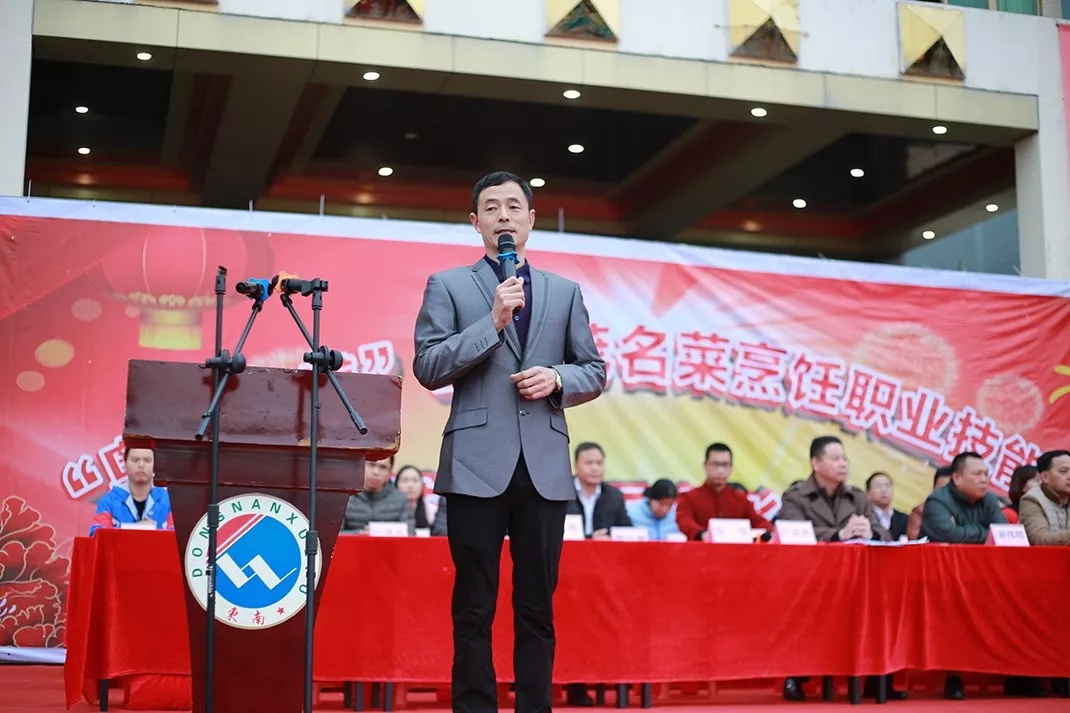 厉害，我校师生12人参加“粤菜师傅”茂名菜烹饪职业技能大赛，12人获奖，把书记、市长都吸引来了！(图13)