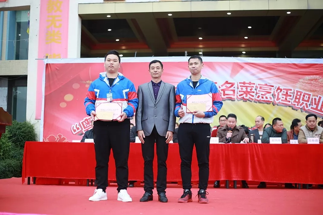 厉害，我校师生12人参加“粤菜师傅”茂名菜烹饪职业技能大赛，12人获奖，把书记、市长都吸引来了！(图21)