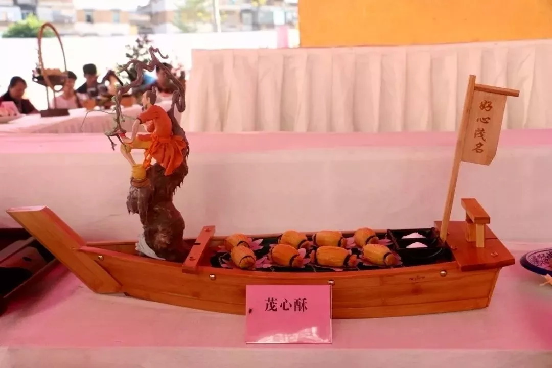 厉害，我校师生12人参加“粤菜师傅”茂名菜烹饪职业技能大赛，12人获奖，把书记、市长都吸引来了！(图28)