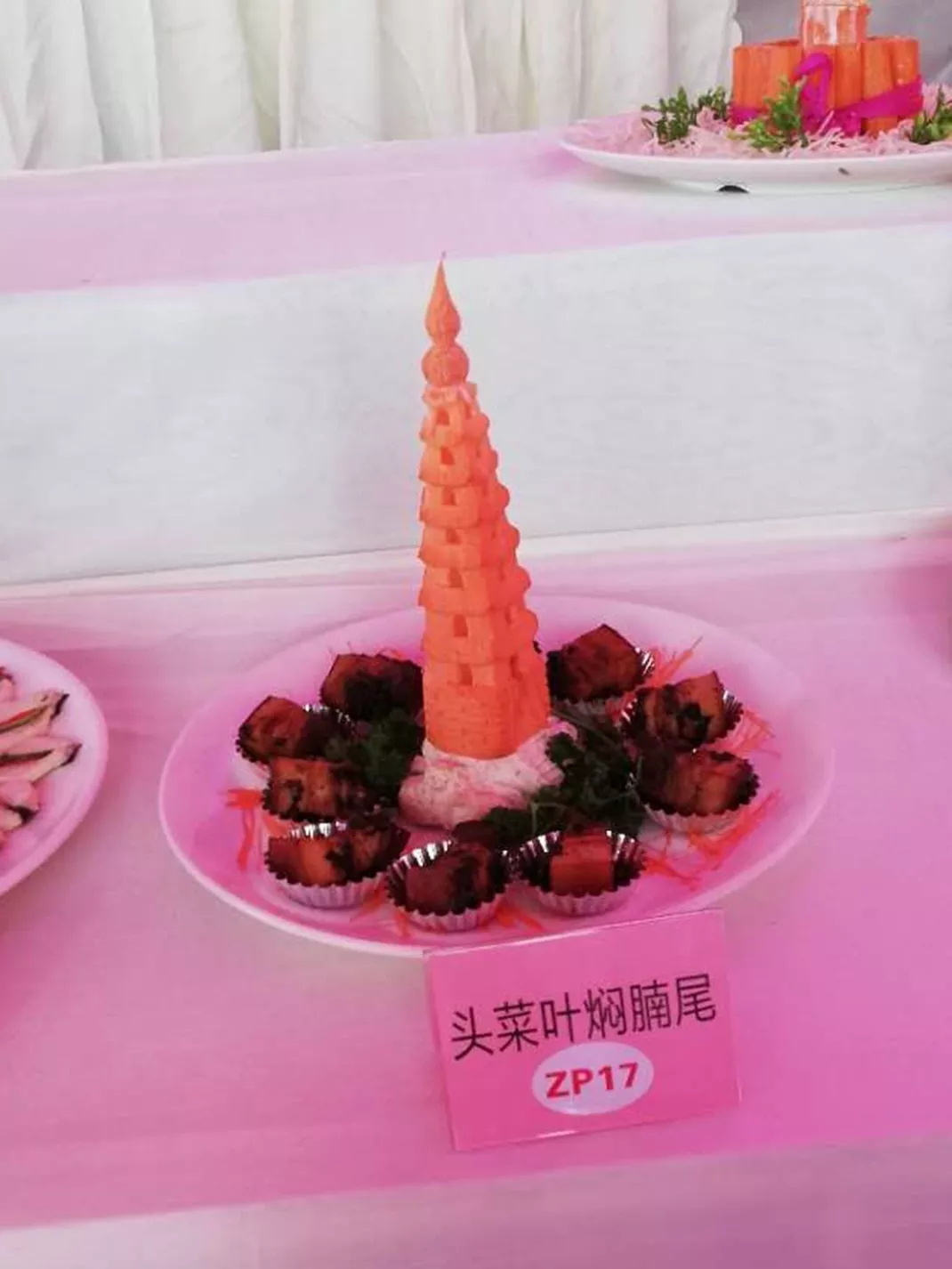 厉害，我校师生12人参加“粤菜师傅”茂名菜烹饪职业技能大赛，12人获奖，把书记、市长都吸引来了！(图24)