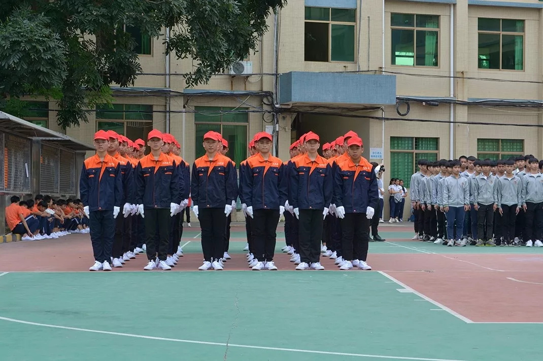 妈，是地震吗？——不是，是东南技工学校在举行跑操比赛(图8)