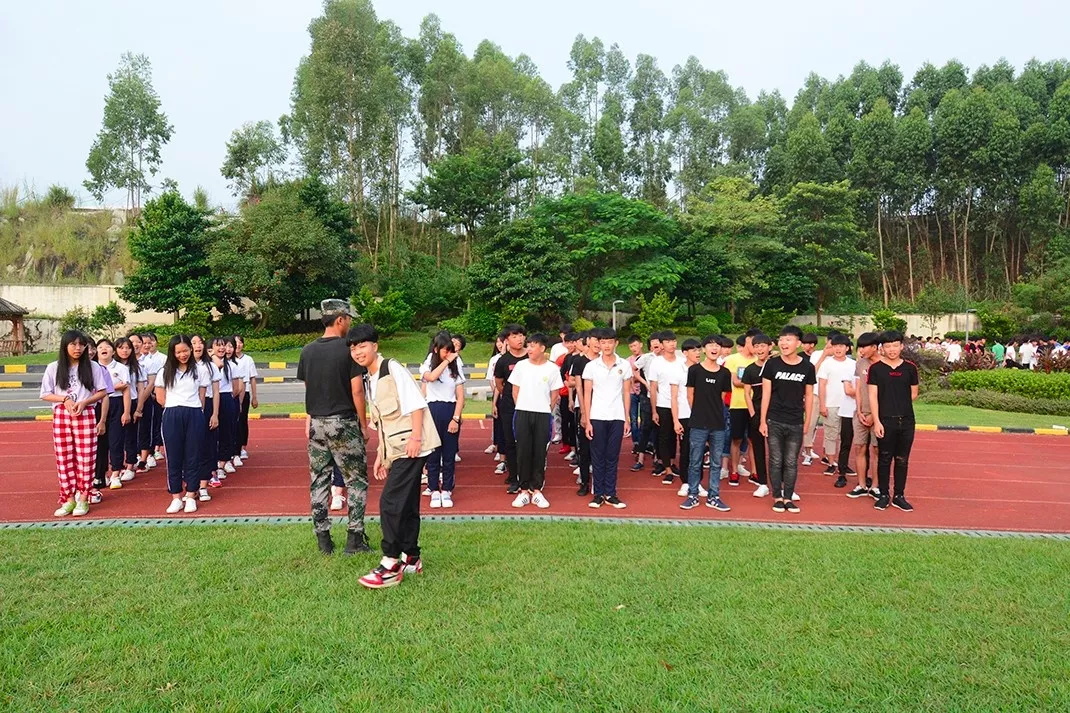 妈，是地震吗？——不是，是东南技工学校在举行跑操比赛(图22)