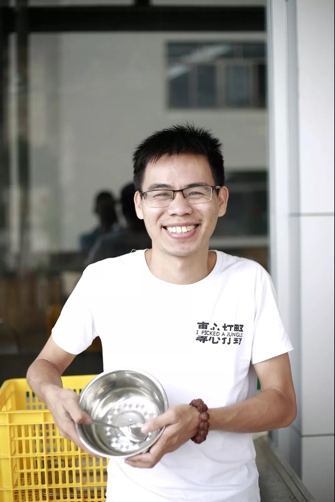 说出来你可能不信，当众吃剩饭，还赢得6000多人的尊重(图31)