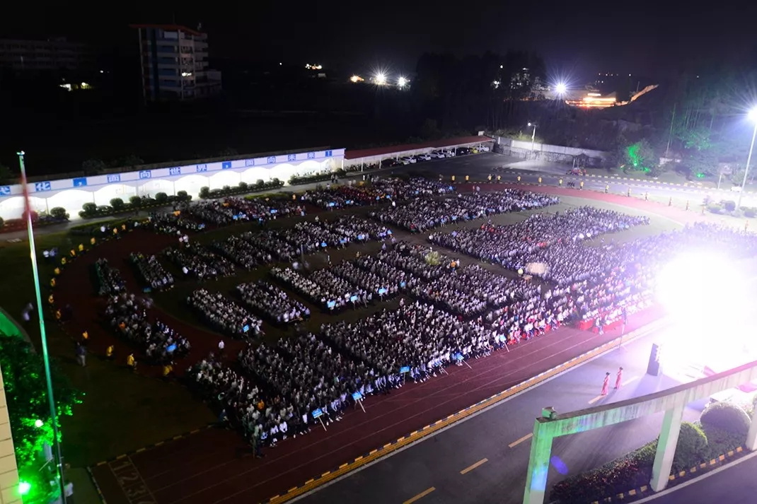 从被十三所学校开除的叛逆少年到著名传统文化讲师，他经历了什么？(图3)