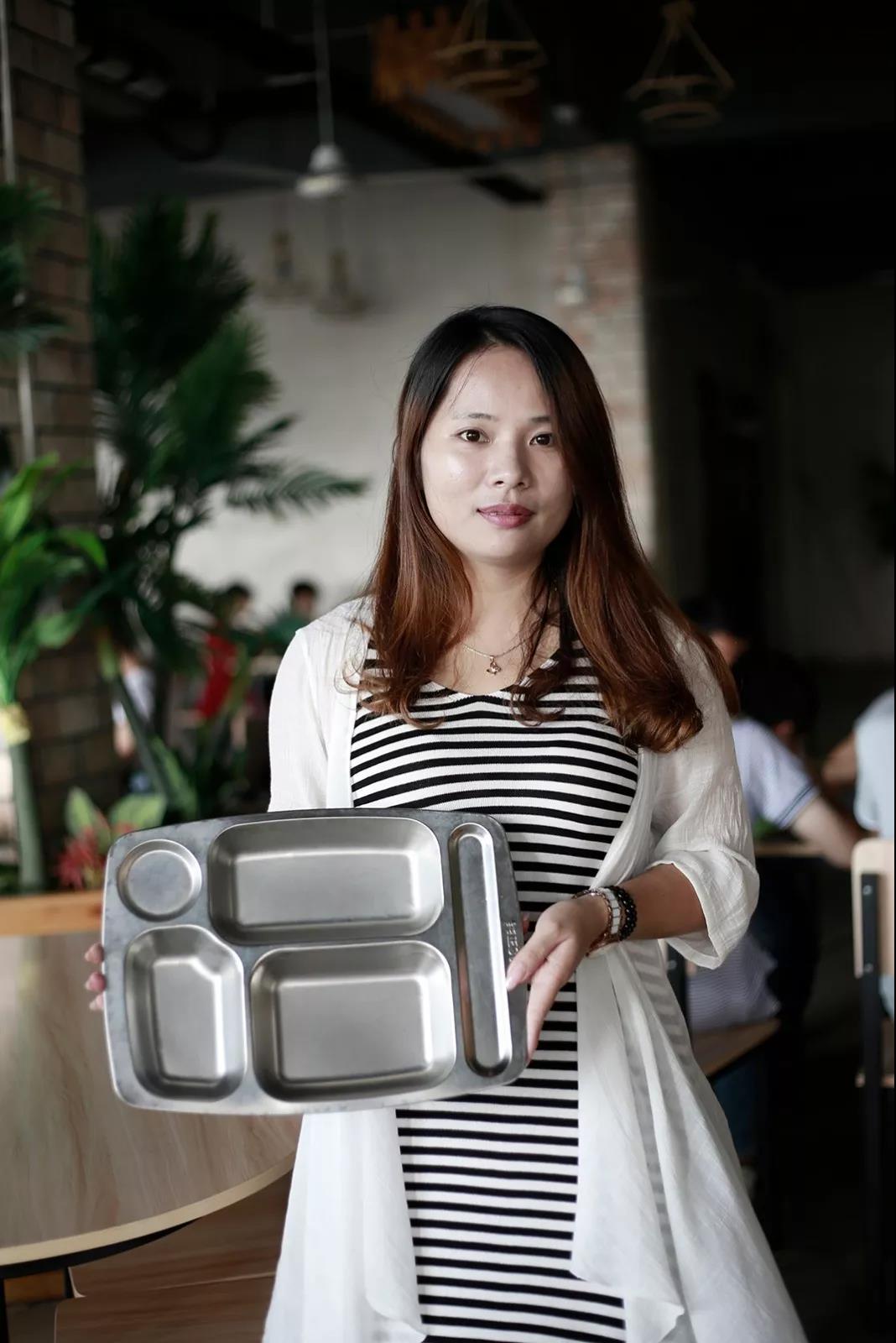 说出来你可能不信，当众吃剩饭，还赢得6000多人的尊重(图27)