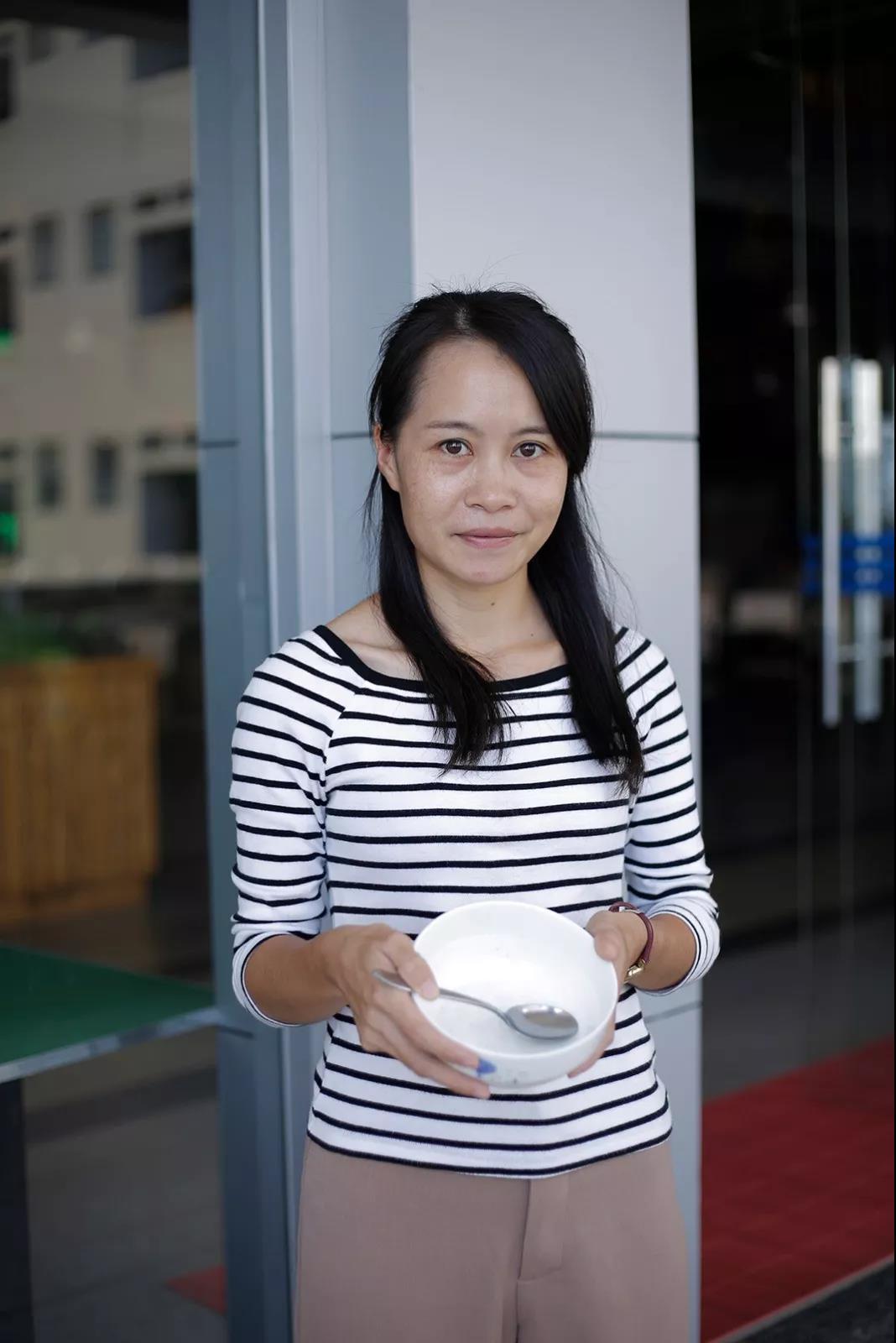 说出来你可能不信，当众吃剩饭，还赢得6000多人的尊重(图32)