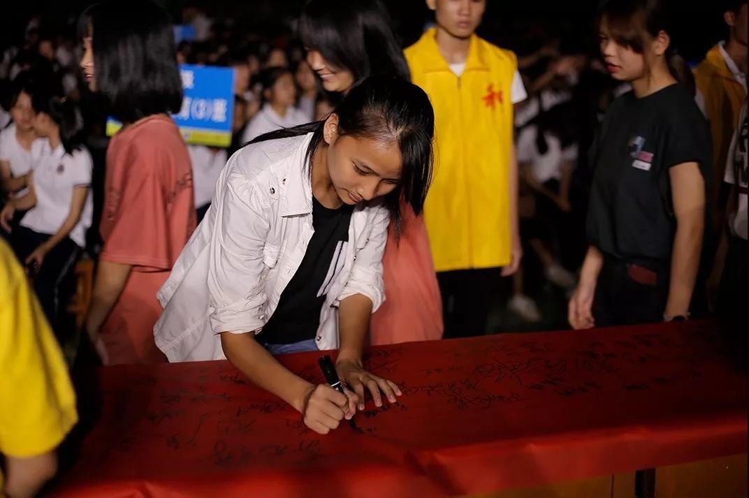 说出来你可能不信，当众吃剩饭，还赢得6000多人的尊重(图7)