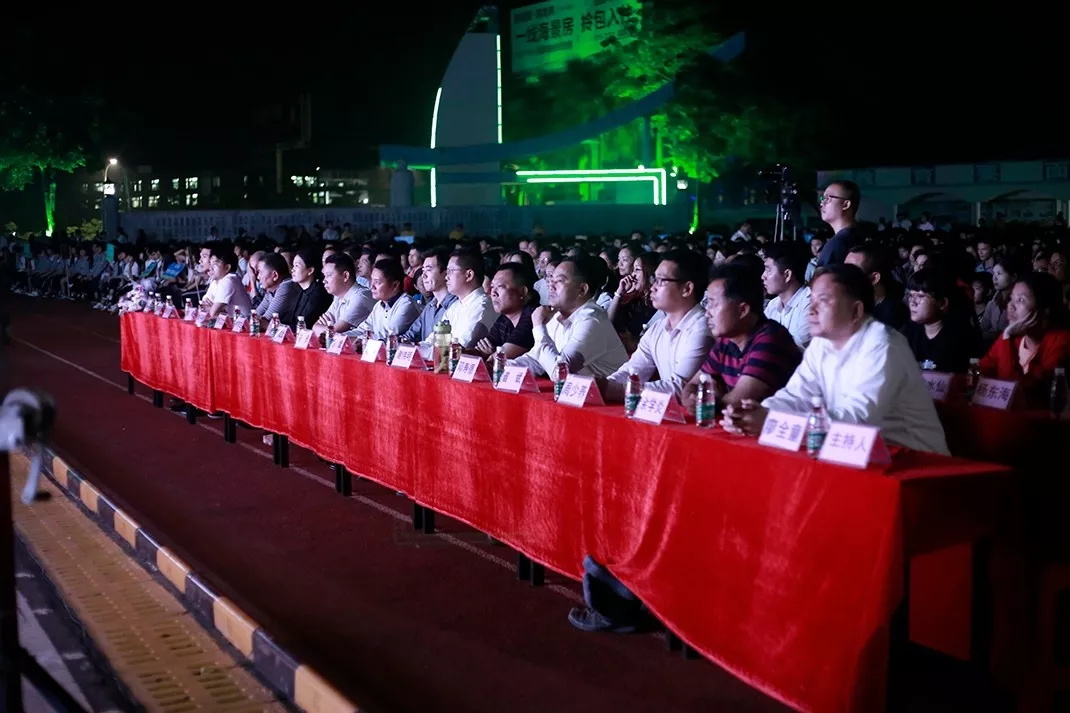 从被十三所学校开除的叛逆少年到著名传统文化讲师，他经历了什么？(图8)