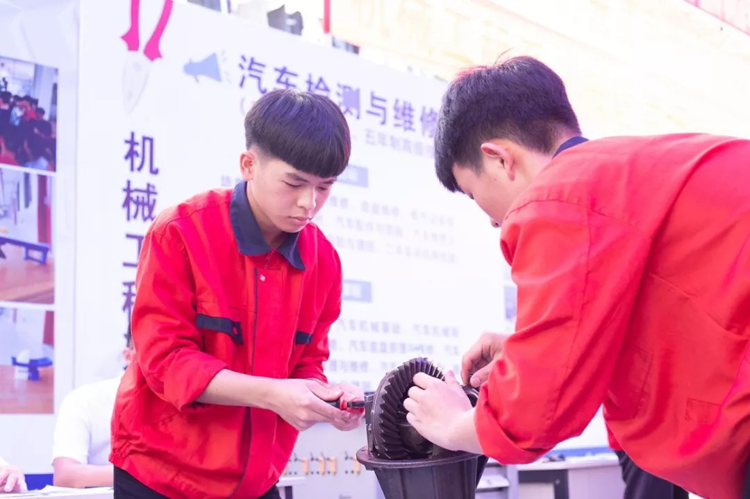 又在茂名威了一把，第三届技能节大赛现场让企业高管鼓掌称绝，连政府单位都来我校招人(图59)